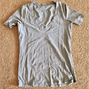 lululemon Womens V Neck t-shirt 4 gray/blue *pima cotton